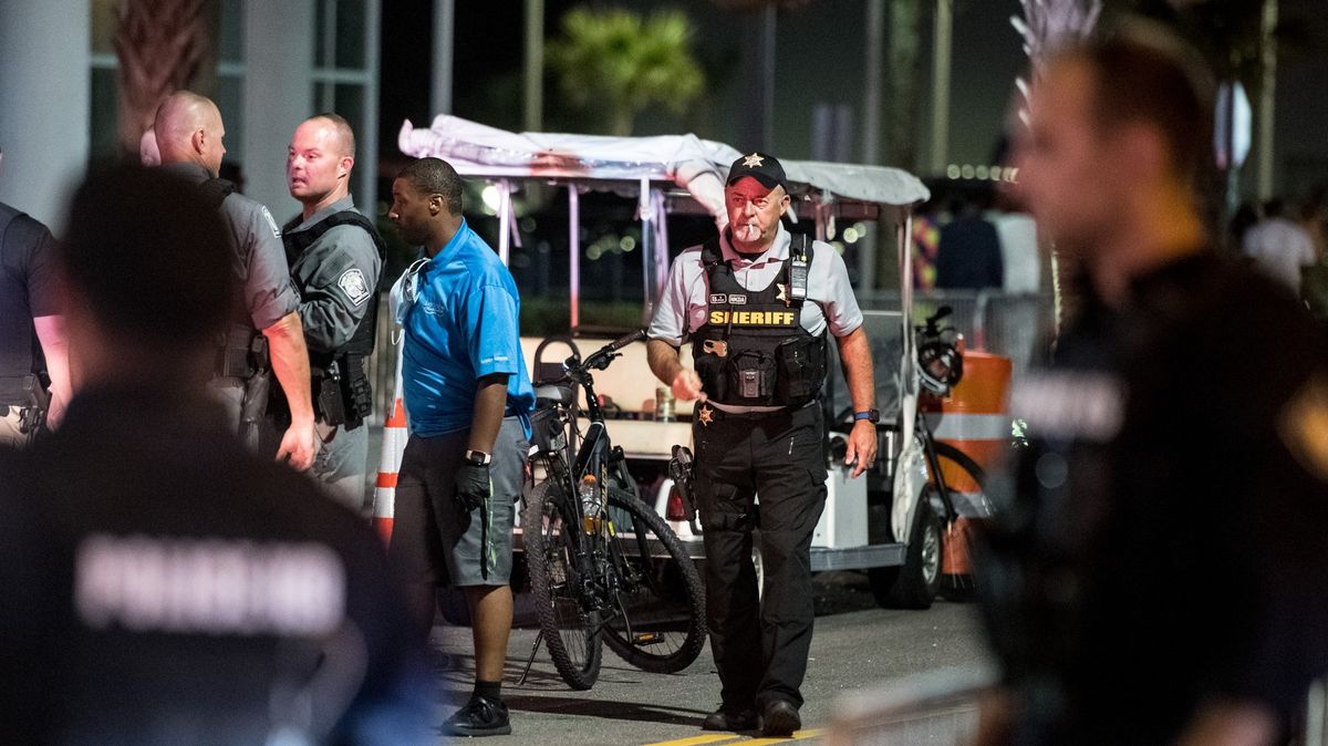 Při přestřelce v klubu v USA zemřeli dva lidé, zraněno bylo osm